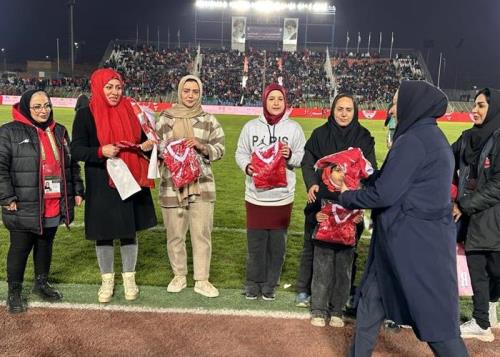 گرامیداشت ولادت حضرت فاطمه زهرا(س) و روز زن در دیدار پرسپولیس و آلومینیوم اراک